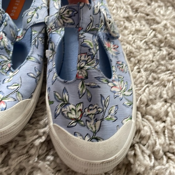 Sneakers - Picture 4 of 5